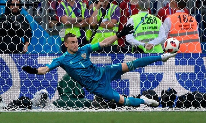 Dừng hình cú vung chân khiến hàng triệu trái tim Nga sung sướng tột cùng