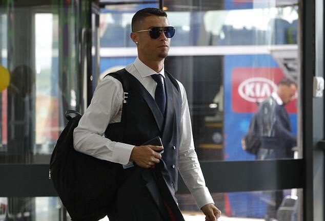 Bồ Đào Nha thất bại, Ronaldo nhanh chân về nước
