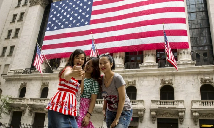 Trung Quốc cảnh báo công dân nguy cơ xả súng và trộm cắp khi đến Mỹ