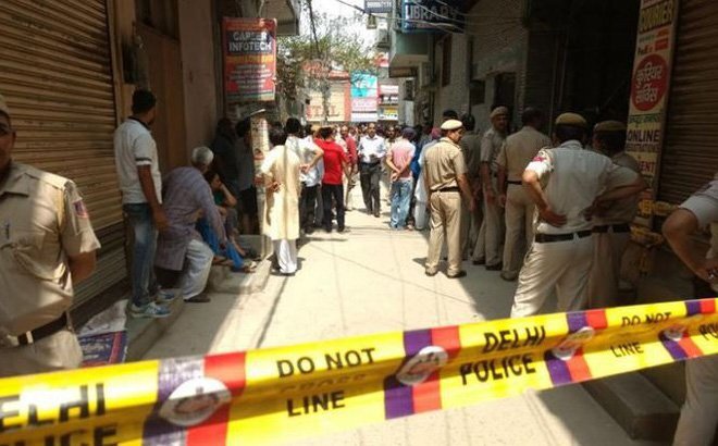 Rúng động một gia đình 11 người chết trong tư thế treo cổ, bịt mắt