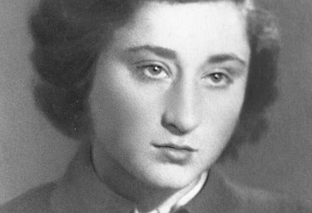 Câu chuyện về nữ thông dịch viên nắm giữ bí mật hàm răng của Hitler