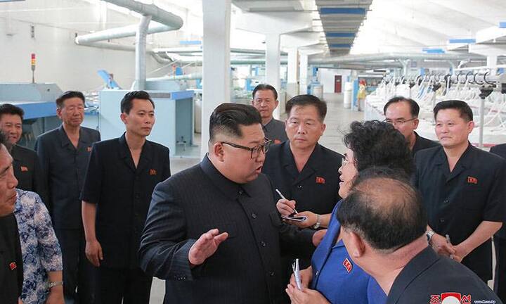 Ông Kim Jong-un la mắng cán bộ và công nhân nhà máy khi đi thị sát