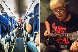 Nhiễm vi khuẩn ăn thịt người, hành khách khiến máy bay phải hạ cánh khẩn