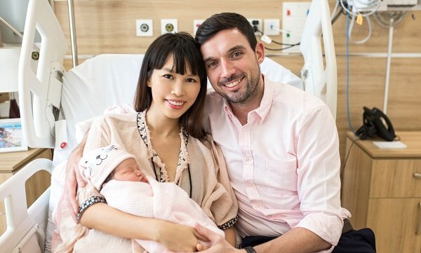 Vợ chồng Hà Anh rạng rỡ bên con gái cưng