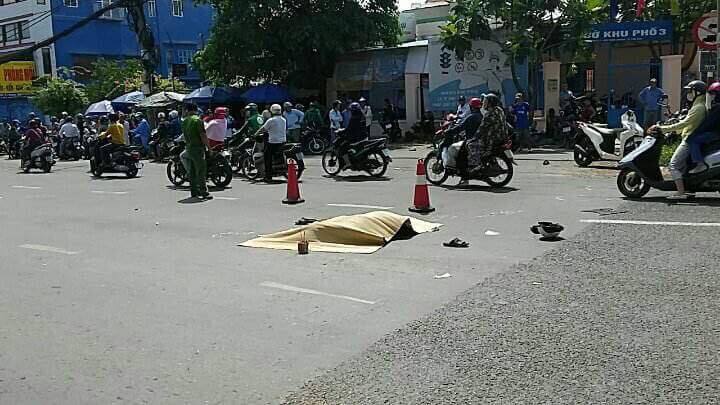 Ngã vào làn ô tô, nam thanh niên ở TP.HCM bị xe cán chết