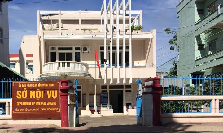Giám đốc Sở Nội vụ Vĩnh Long bị tố gian lận tuổi để miễn thi ngoại ngữ
