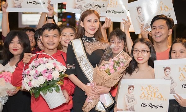 Hoa hậu Châu Á Thế giới 2018 Chi Nguyễn bật khóc trong ngày về nước