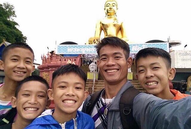 Đội bóng Thái Lan mắc kẹt trong hang tối: Huấn luyện viên nhường đồ ăn, nhịn đói suốt 10 ngày