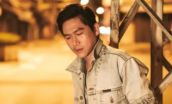 Tùng Anh Bolero gây ngạc nhiên với hình ảnh bụi bặm khi hóa giang hồ