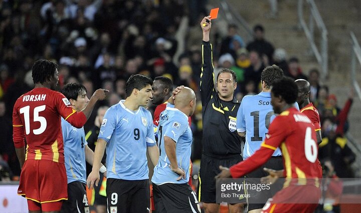Luis Suarez và trò bỉ ổi nhất World Cup