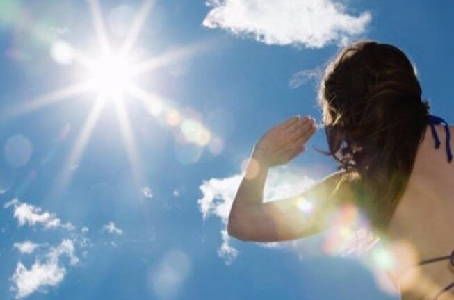 Phải làm gì ngay lập tức khi cơ thể mất khả năng toát mồ hôi để giải nhiệt