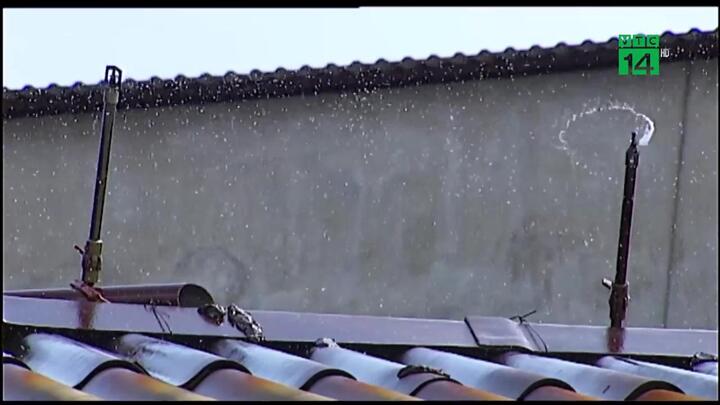 Dân Hưng Yên tự chế giàn mưa chống nóng thông minh, giá chỉ 150.000 đồng