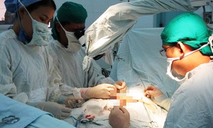 Bị gãy 'súng' khi quan hệ, người đàn ông đau đớn tìm đến bệnh viện cầu cứu