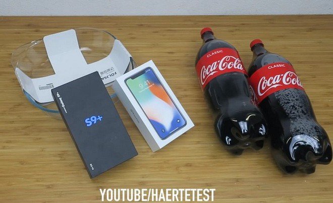 Xem màn tra tấn Galaxy S9 Plus và iPhone X: Ngâm Coca-Cola, đóng băng trong 24 giờ