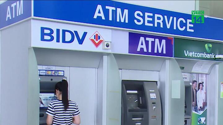 Vì sao 4 ngân hàng lớn đồng loạt tăng phí rút tiền ATM từ ngày 15/7?