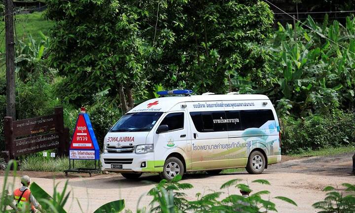 Giải cứu đội bóng Thái Lan vẫn tiếp tục: Thêm 2 cậu bé được đưa ra khỏi hang