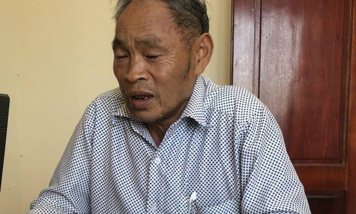 Thầy cúng dùng thanh nhôm dính nhựa rút tiền từ hòm công đức