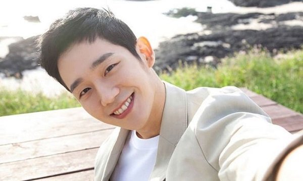 Mỹ nam phim 'Chị đẹp mua cơm ngon cho tôi' diện đồ đơn giản vẫn lịch lãm hút ánh nhìn