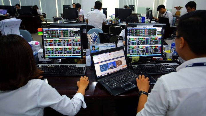 Chứng khoán hôm nay 12/7, khó hồi phục mức 900 điểm