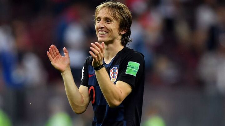 Báo Anh chơi 'đòn bẩn', Modric vẫn tỉnh bơ phá mộng vô địch của Tam sư