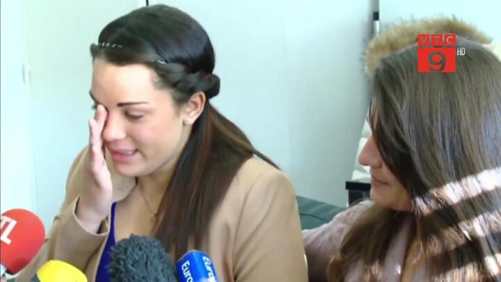 Sau 20 năm bị trao nhầm bố mẹ, 2 cô gái quyết định bất ngờ