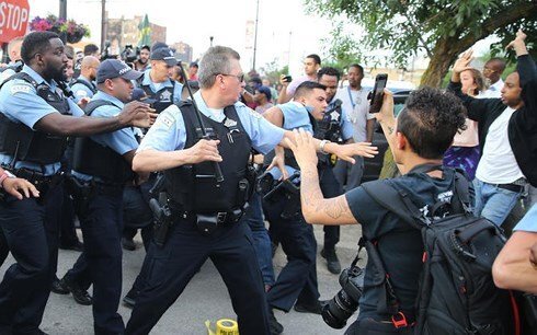 Biểu tình biến thành bạo loạn ở Mỹ sau khi cảnh sát bắn chết một người da màu