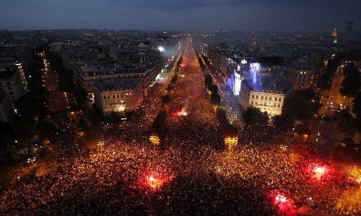Ảnh: Nước Pháp có một đêm không ngủ ăn mừng đội tuyển quốc gia vô địch