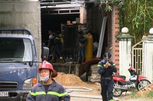 Nhà máy nước đá rò rỉ khí gas, nhiều người ngất xỉu