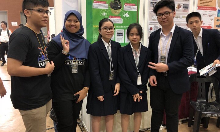 Nhóm học sinh trung học Hà Nội xuất sắc giành giải thưởng quốc tế với sản phẩm Chậu cây thông minh
