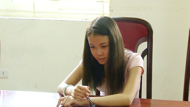 Vừa xuống xe khách, hot girl Điện Biên bị trinh sát bắt giữ cùng vali chứa heroin