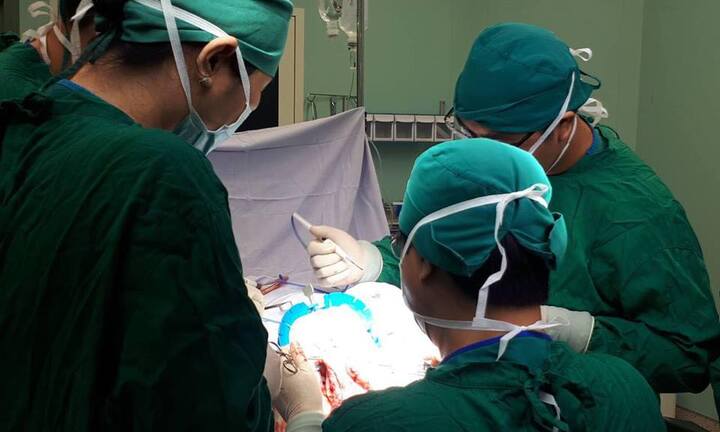 Bé trai bị táo bón suốt 5 năm, bụng phình to như phụ nữ mang thai