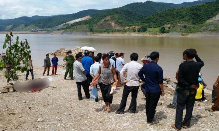 Lật thuyền chở 10 người ở Lai Châu: Tìm thấy thi thể 2 nạn nhân cuối cùng