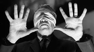 Điều gì xảy ra với tiềm thức khi bạn bị thôi miên?