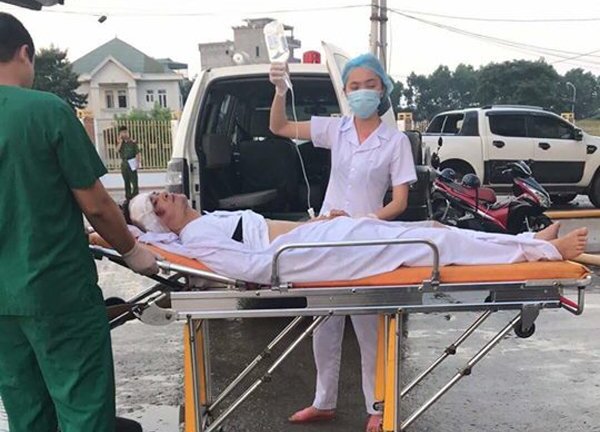 Lật xe túc túc ở Quan Lạn, nhiều khách du lịch bị thương