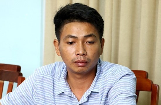 Dùng vỏ chai bia vỡ đâm chết người ở quán ăn