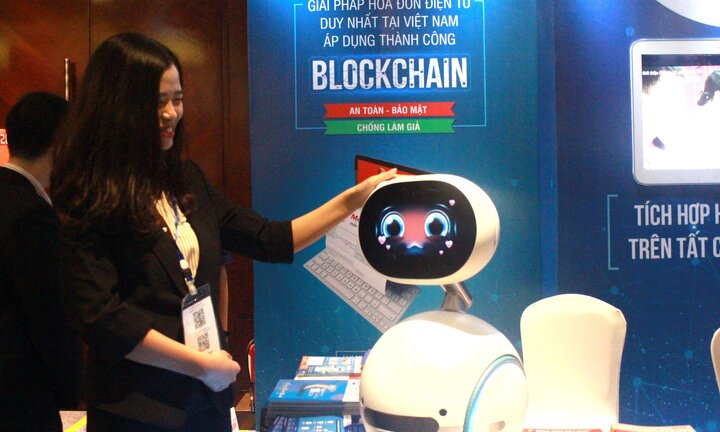 Chính phủ thực hiện quyết liệt nhiệm vụ số hóa chính phủ, kinh tế và hạ tầng