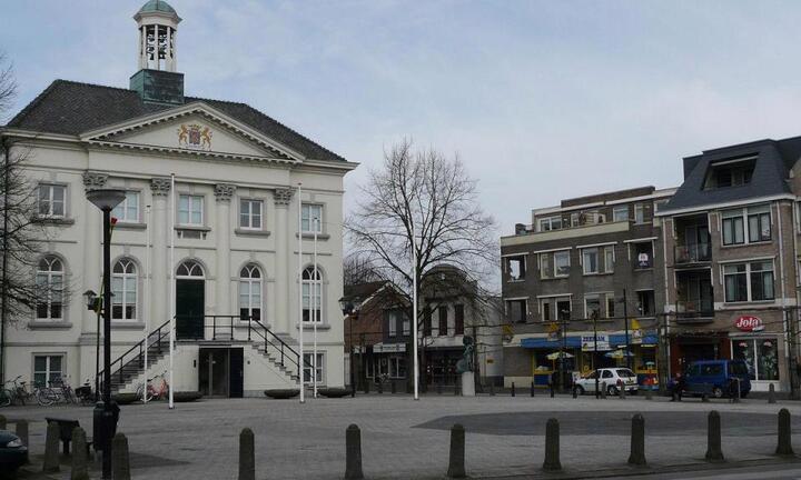 Hà Lan: Vợ vào tù vì đánh ghen cạo tóc, đổ ớt lên người nhân tình của chồng