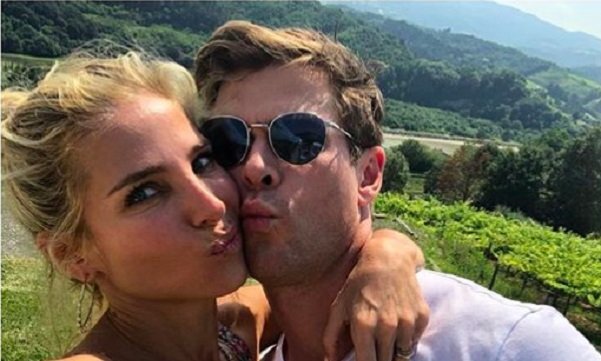 'Thần Sấm' Chris Hemsworth nhảy 'Despacito' đáng yêu cùng vợ