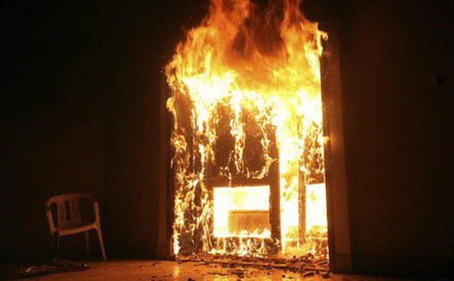 Chết cháy vì tạt xăng đốt nhà người tình