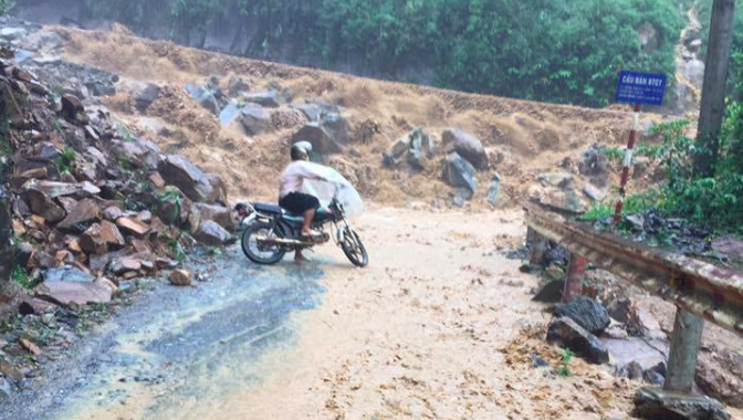 Ảnh: Lũ cuồn cuộn đổ về, ít nhất 23 người chết và mất tích ở Yên Bái