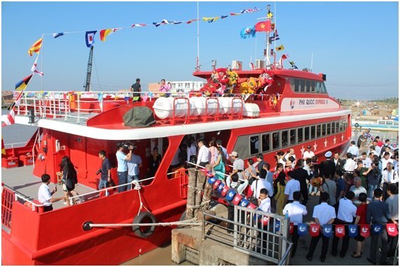 Hàng nghìn khách du lịch bị kẹt ở đảo Phú Quốc được về đất liền