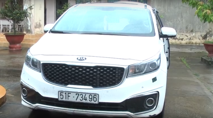 Ngụy trang ô tô biển số giả để chở thuốc lá lậu