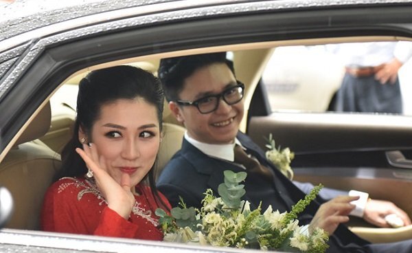 Dàn xe sang trong lễ cưới Á hậu Tú Anh