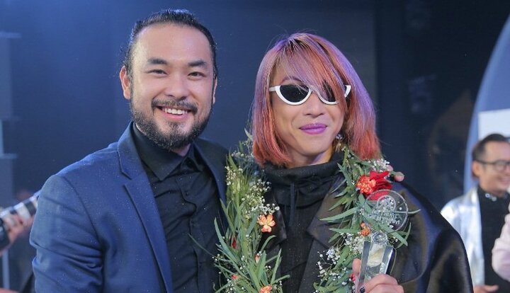 Dẫn tay Lý Nhã Kỳ đi xuyên hộp thủy tinh, ảo thuật gia J giành giải thưởng 200 triệu đồng