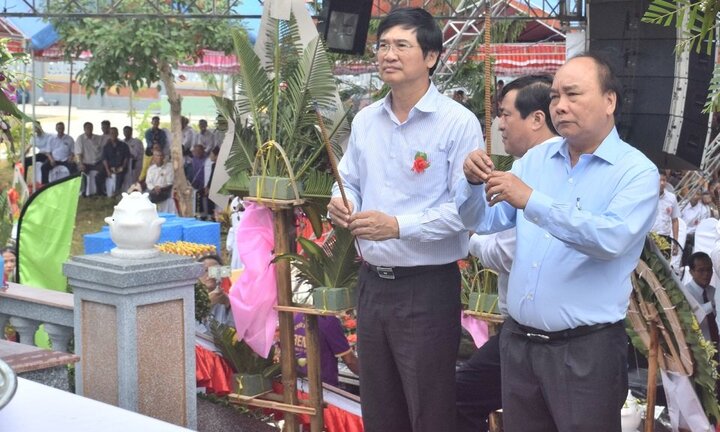 Thủ tướng Nguyễn Xuân Phúc dự lễ khánh thành nghĩa trang liệt sĩ ở Quảng Nam