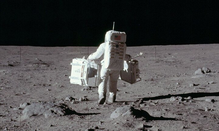 Những bức ảnh Apollo 11 đổ bộ lên Mặt Trăng được NASA giữ kín suốt 49 năm qua