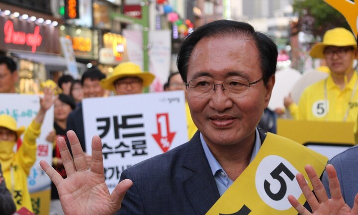 Nghị sỹ Hàn Quốc nhảy lầu tự tử trong lúc bị điều tra nhận quỹ chính trị bất hợp pháp