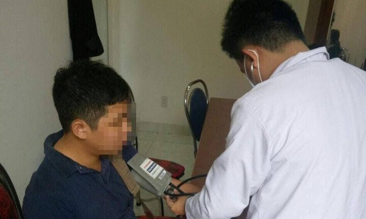 Kiểm sát viên và phóng viên bị đánh rách môi, sưng mắt trong phiên tòa