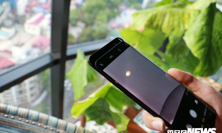 Cận cảnh OPPO Find X đẹp long lanh tại Việt Nam, trải nghiệm cực khác biệt