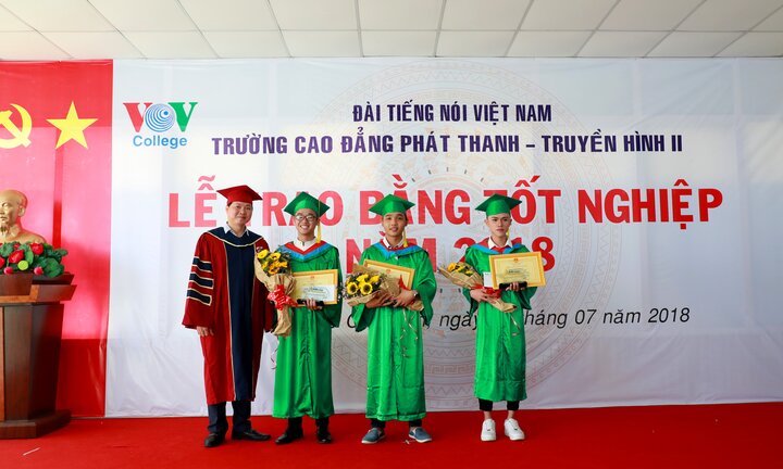 207 sinh viên VOV College nhận bằng tốt nghiệp cao đẳng